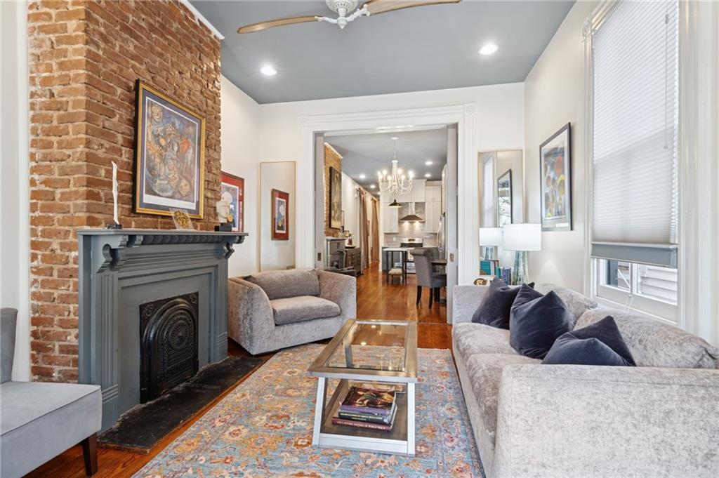 1227 ANNUNCIATION Street