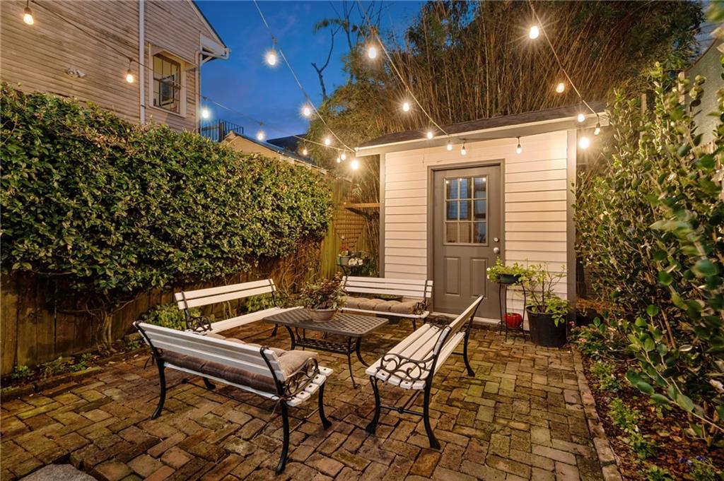 1227 ANNUNCIATION Street