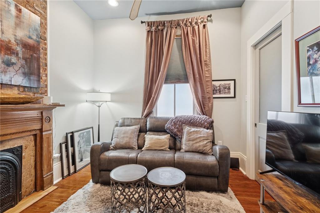 1227 ANNUNCIATION Street