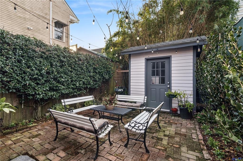 1227 ANNUNCIATION Street