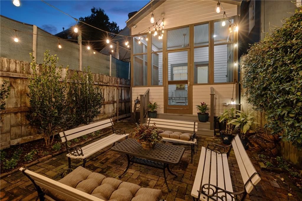 1227 ANNUNCIATION Street