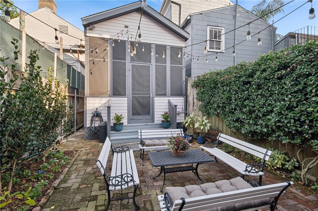 1227 ANNUNCIATION Street