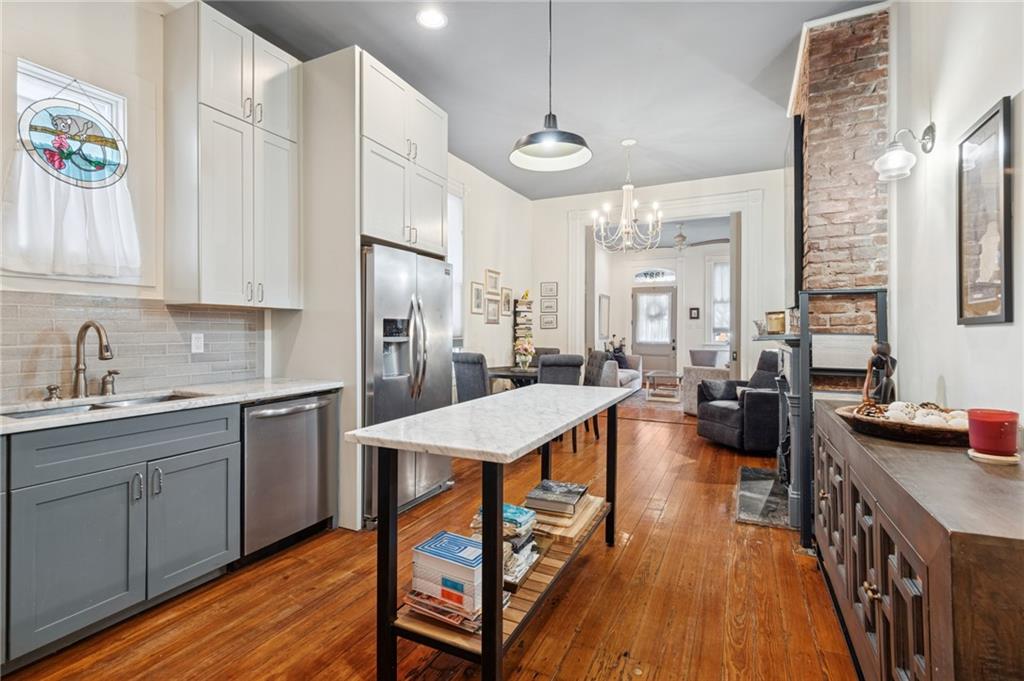 1227 ANNUNCIATION Street