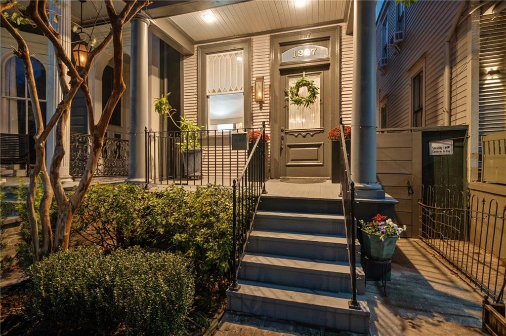 1227 ANNUNCIATION Street