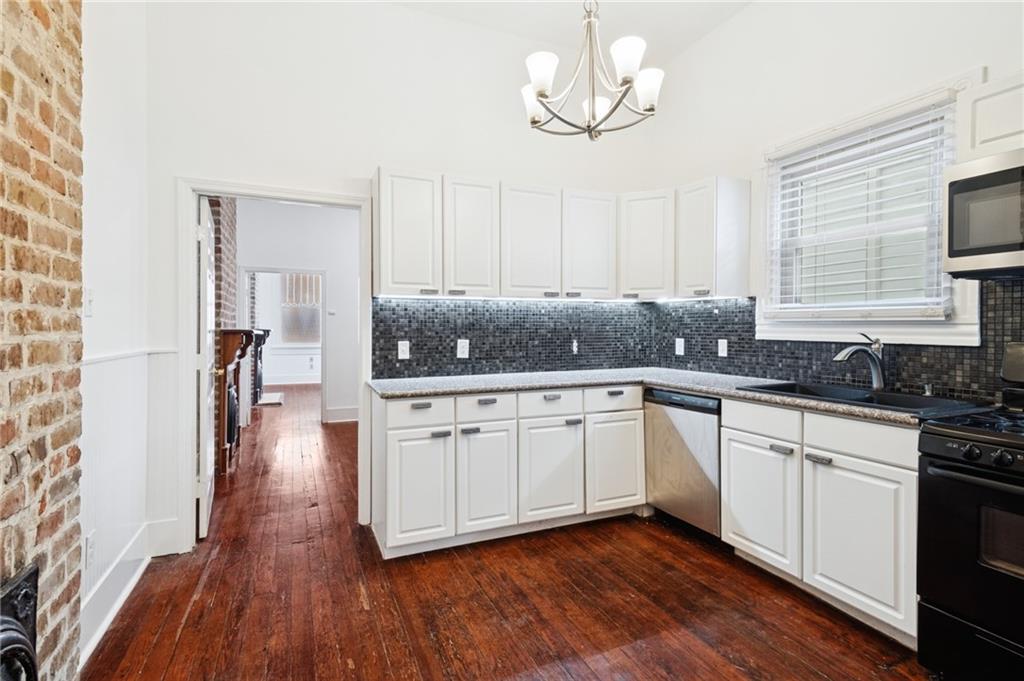 1824-26 BURDETTE Street