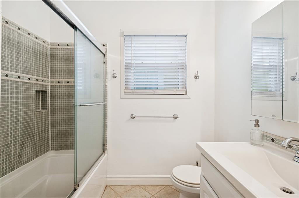 1824-26 BURDETTE Street