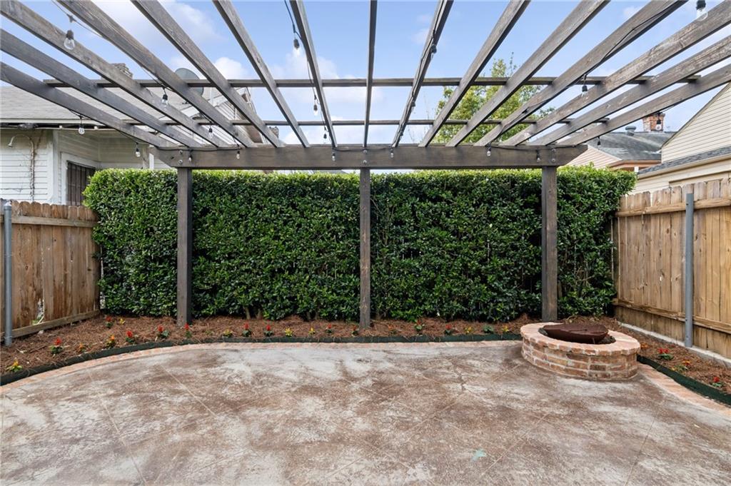 1212 AUSTERLITZ Street