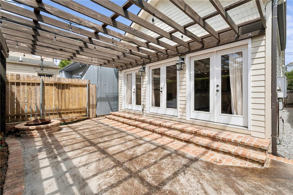 1212 AUSTERLITZ Street