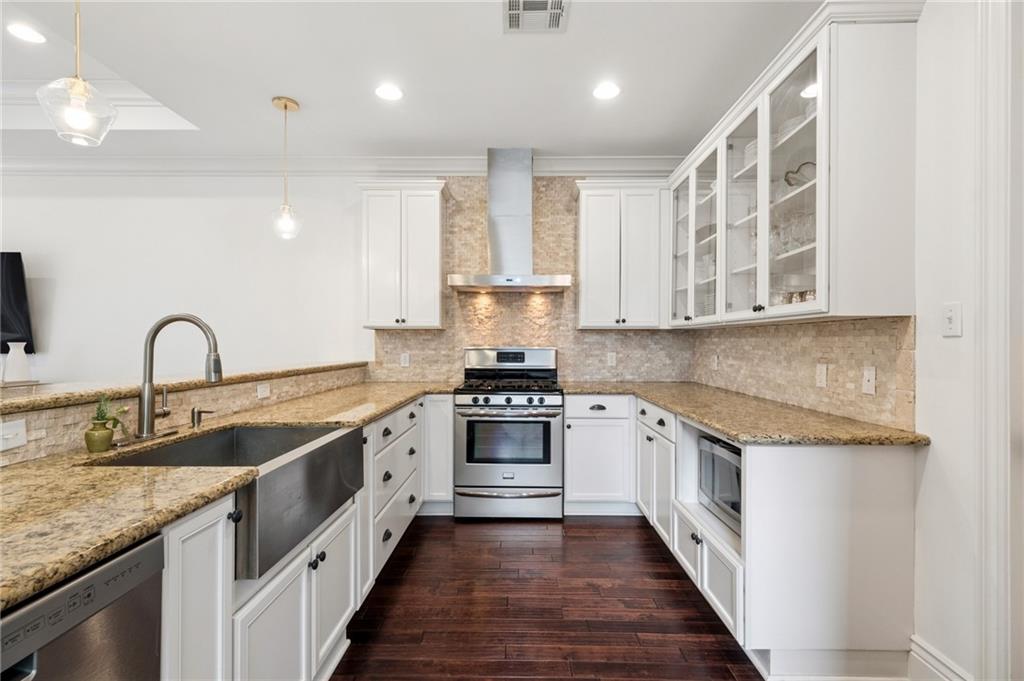 1212 AUSTERLITZ Street