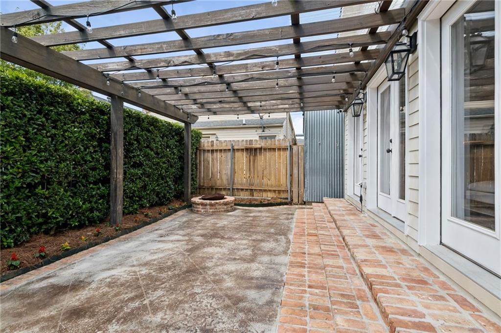 1212 AUSTERLITZ Street