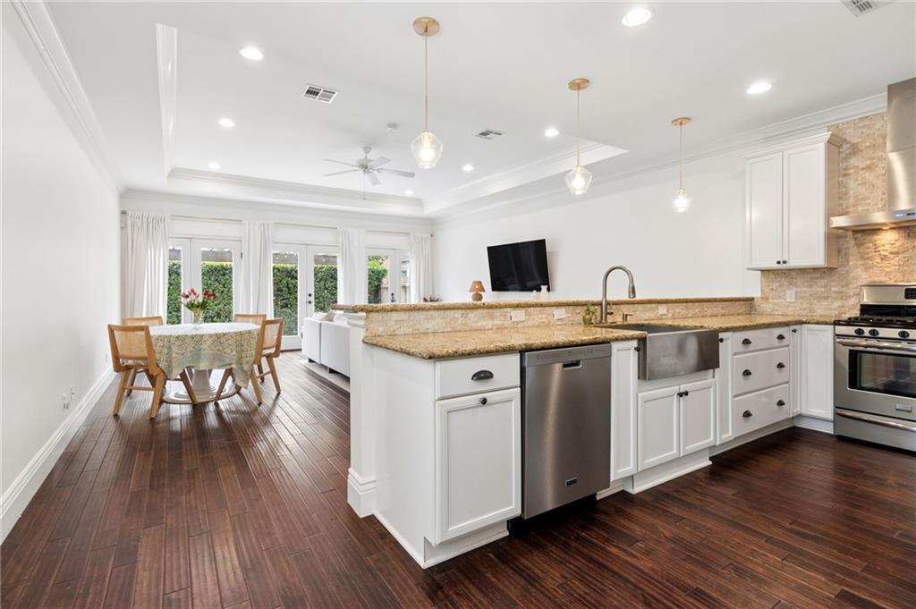 1212 AUSTERLITZ Street