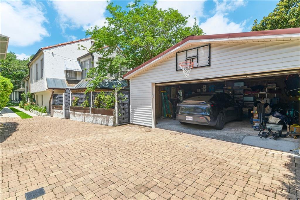 918 SOLOMON Place