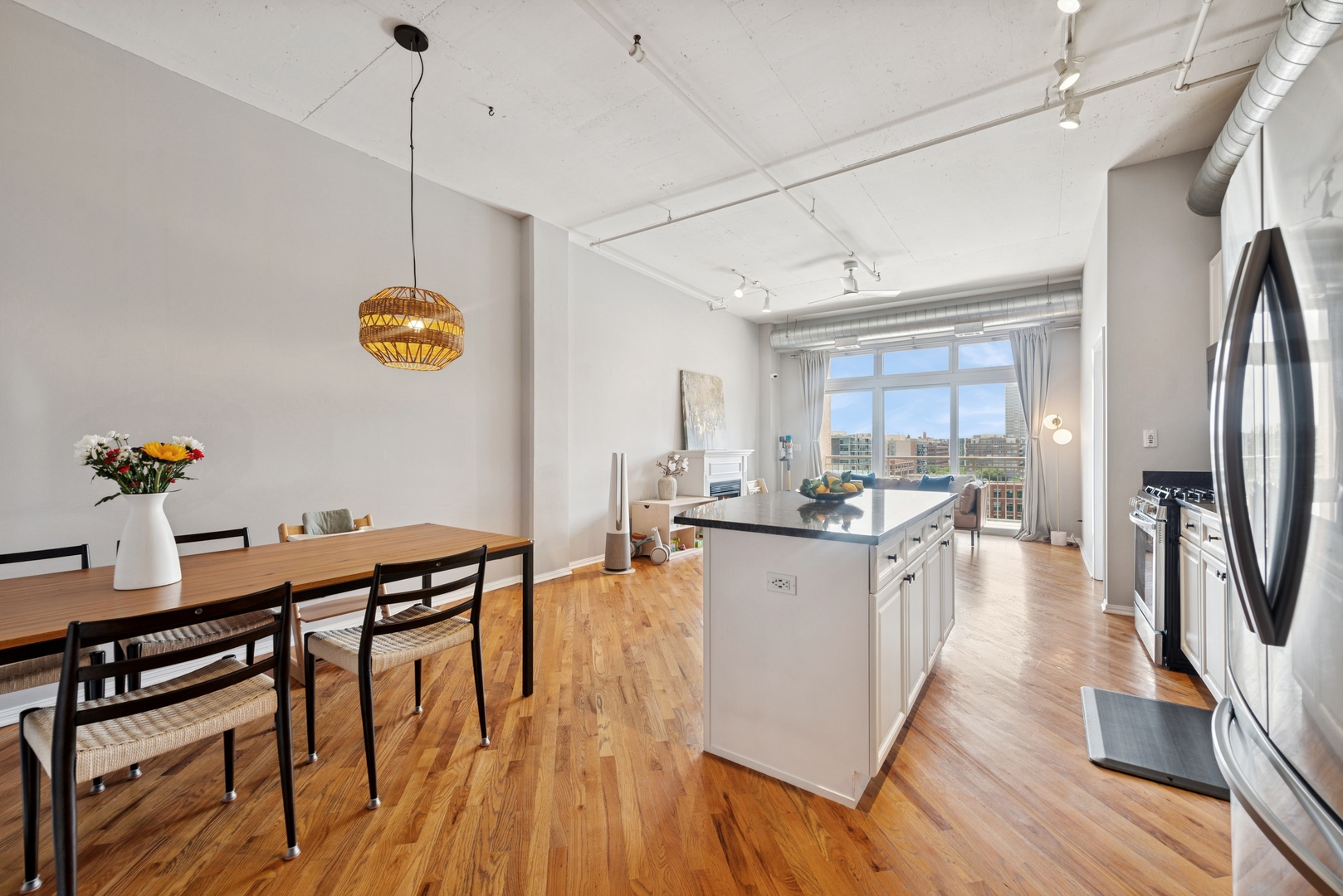 950 W MONROE Street Unit: 808