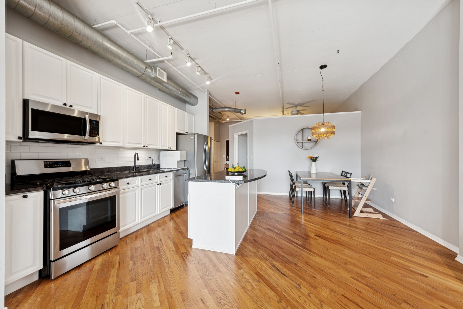 950 W MONROE Street Unit: 808