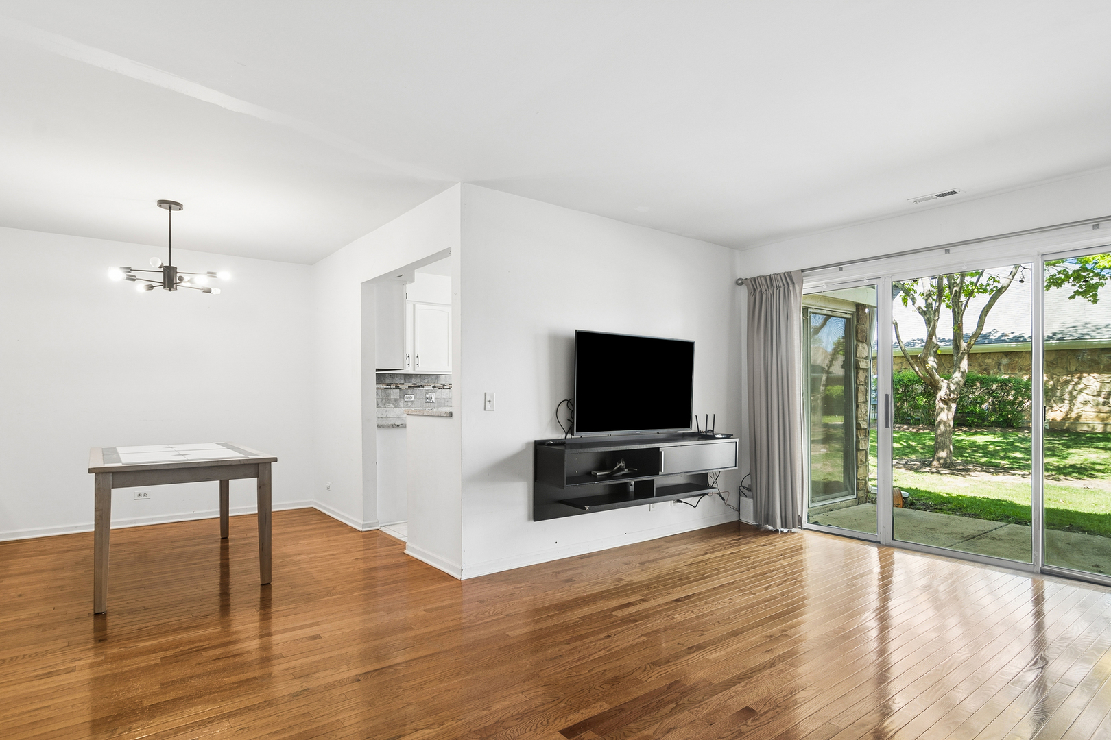 1411 Wentworth Court Unit: 1411