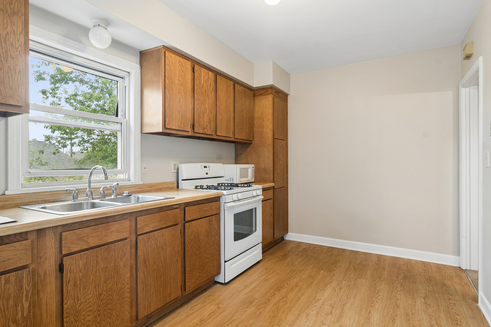 861 Waukegan Road Unit: 2