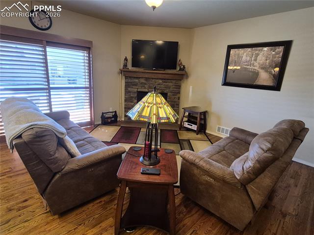 7619 Eagle Feather Point