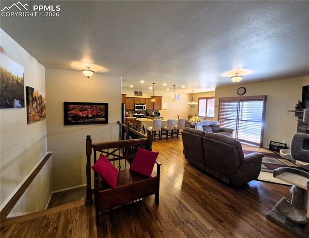 7619 Eagle Feather Point