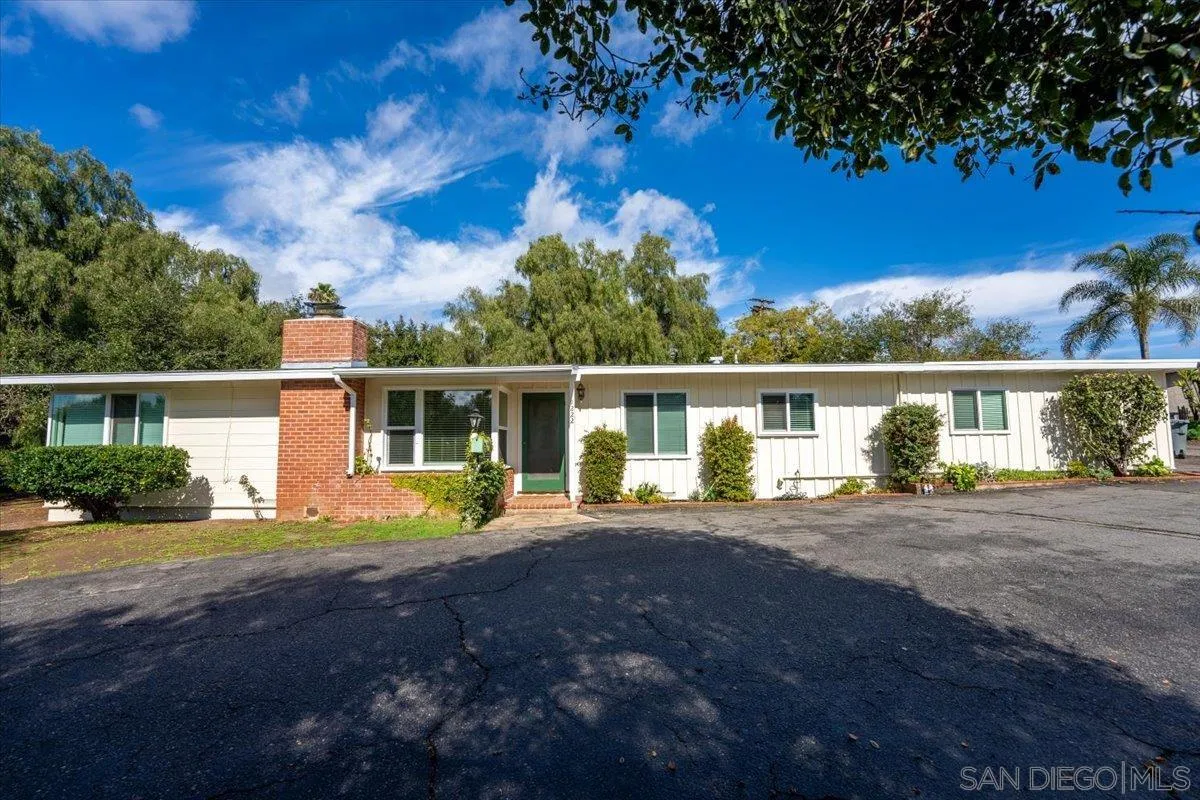 1222 Oak Dr