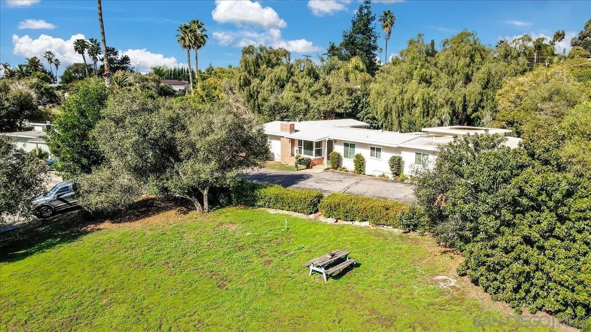 1222 Oak Dr