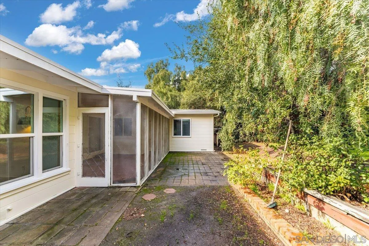 1222 Oak Dr