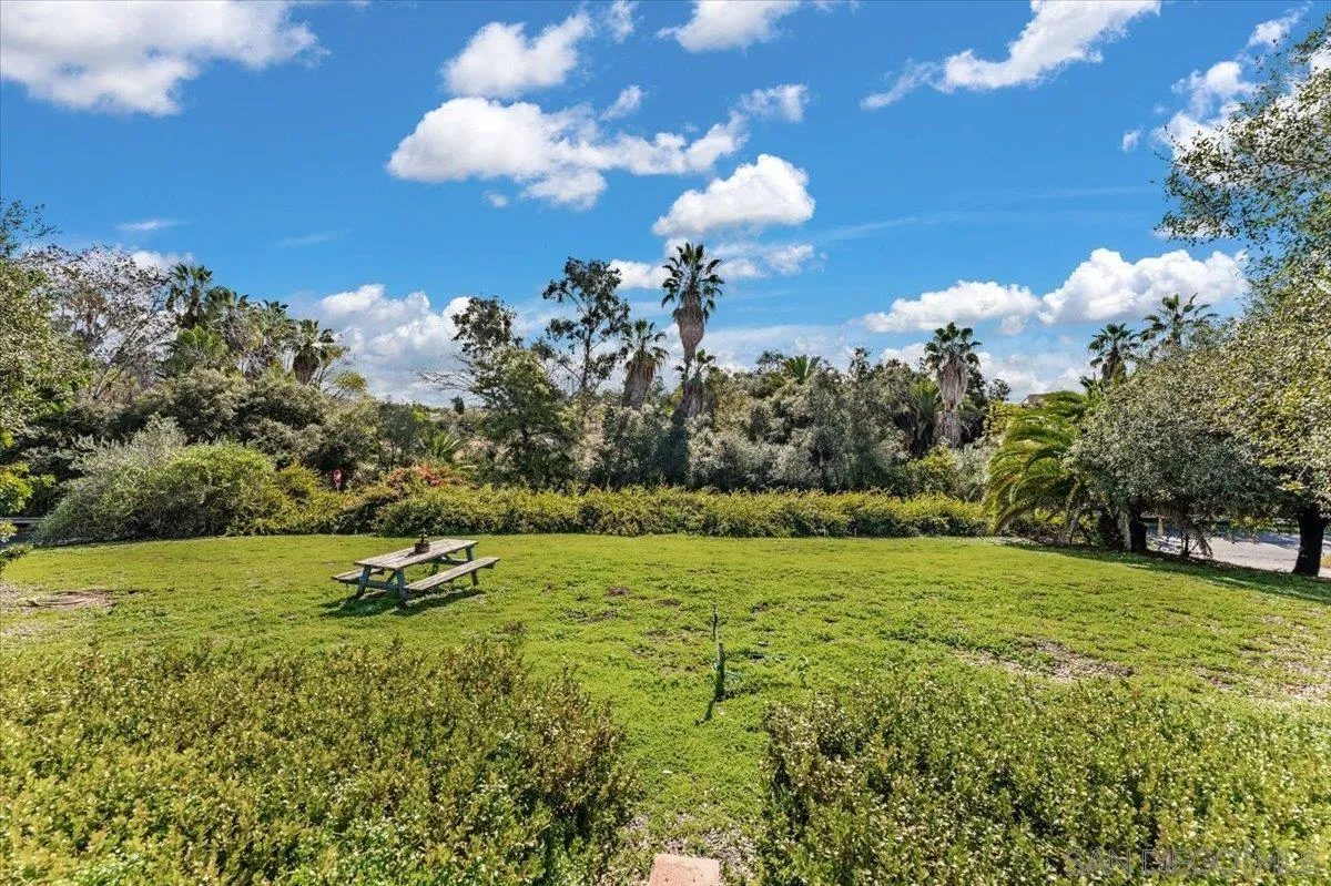 1222 Oak Dr