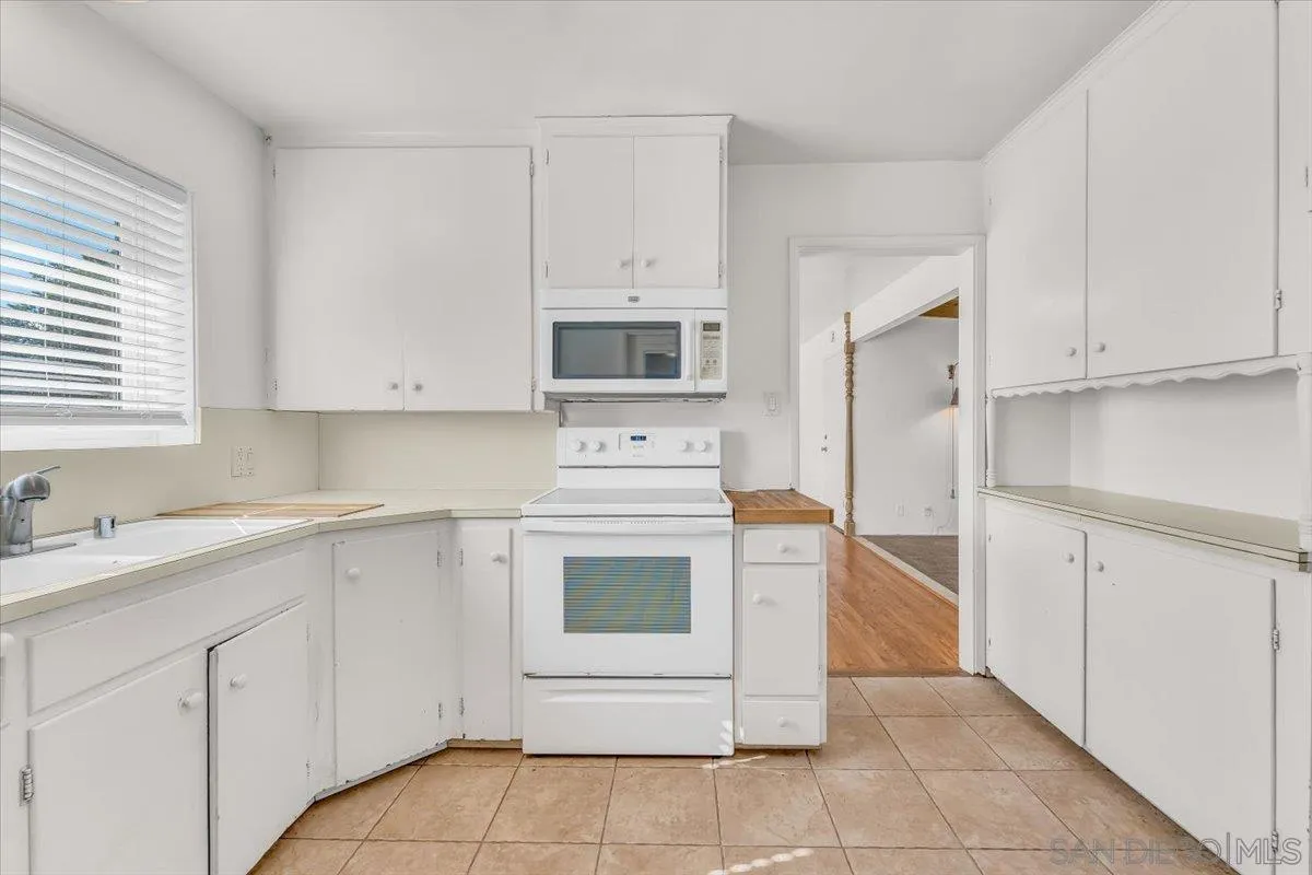 1222 Oak Dr