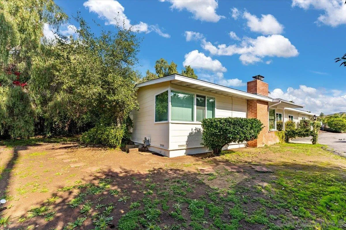 1222 Oak Dr