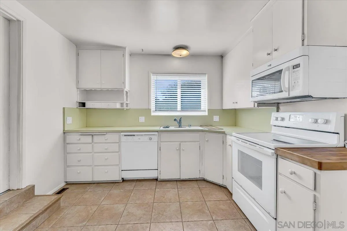 1222 Oak Dr
