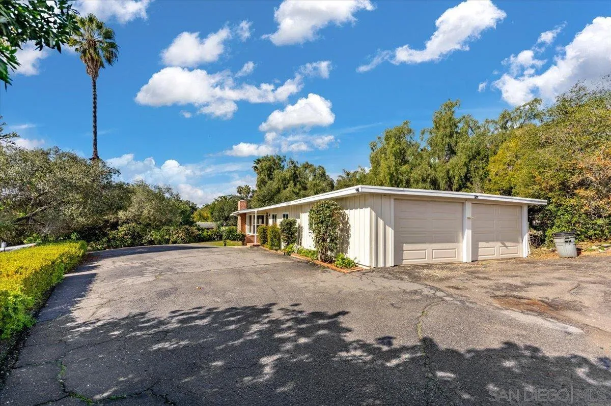 1222 Oak Dr