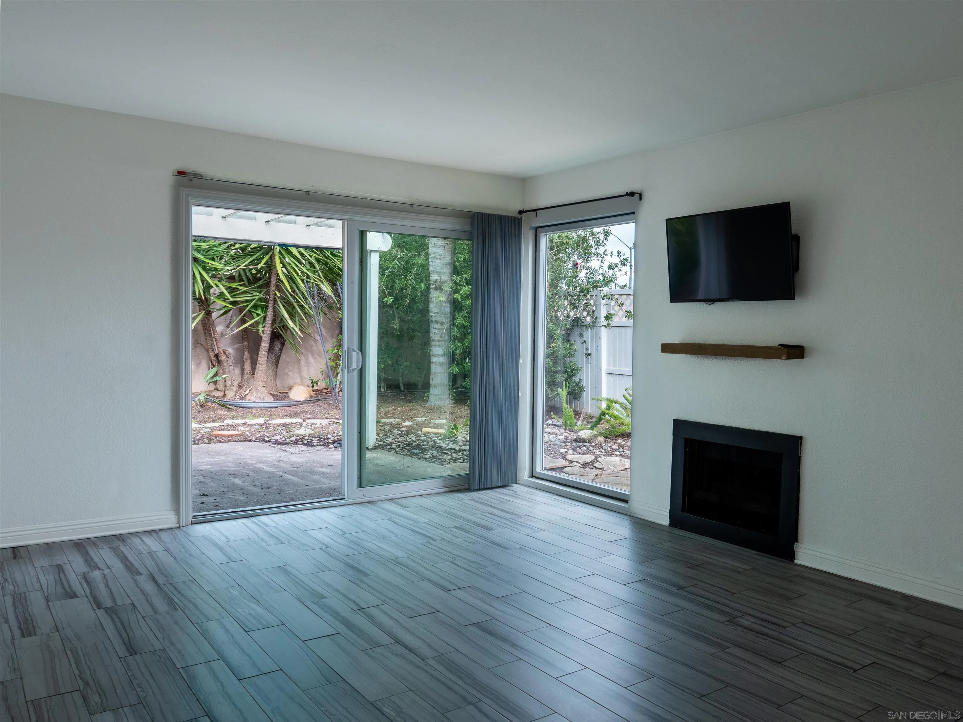 44511 La Paz Rd