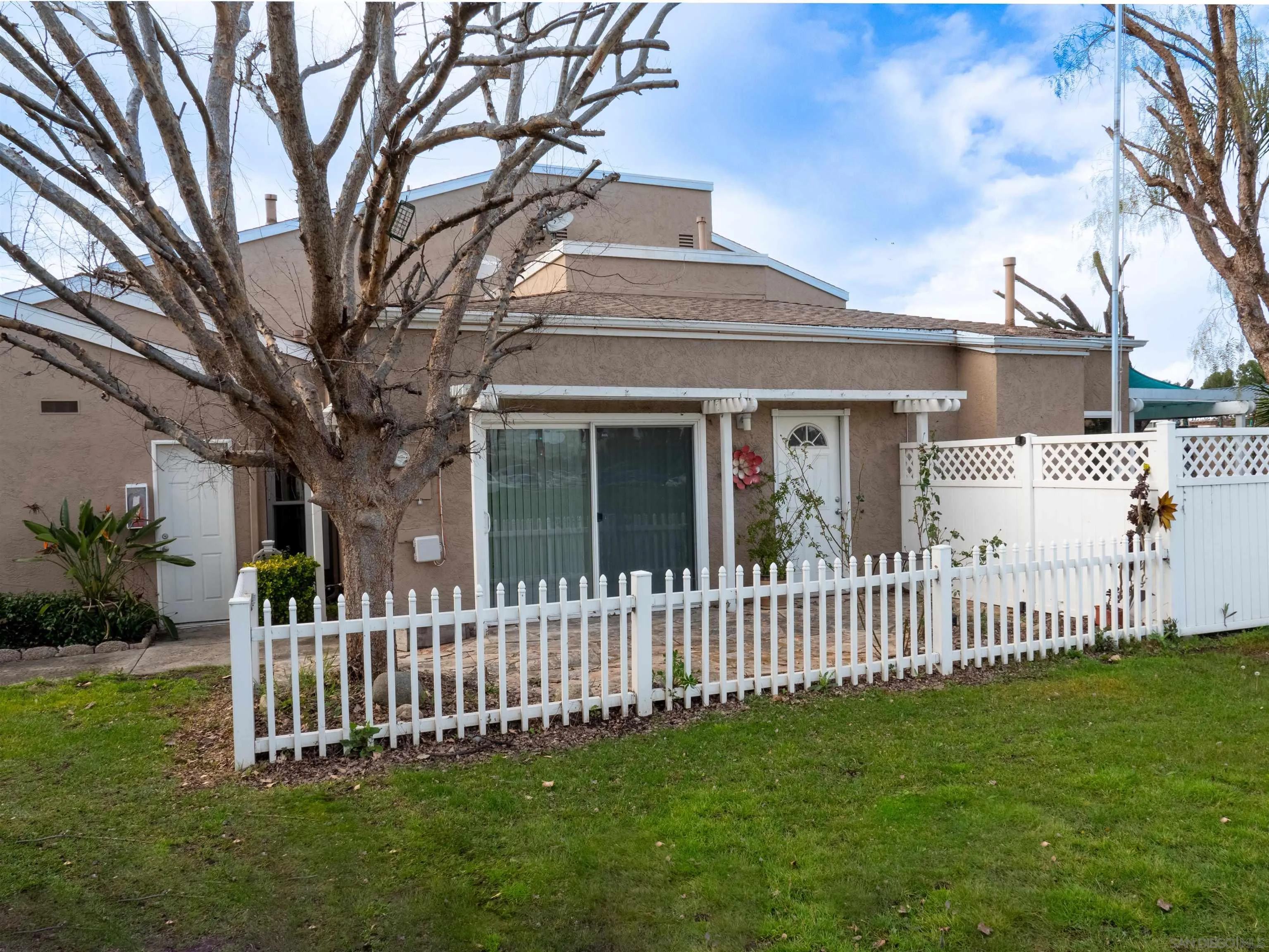 44511 La Paz Rd