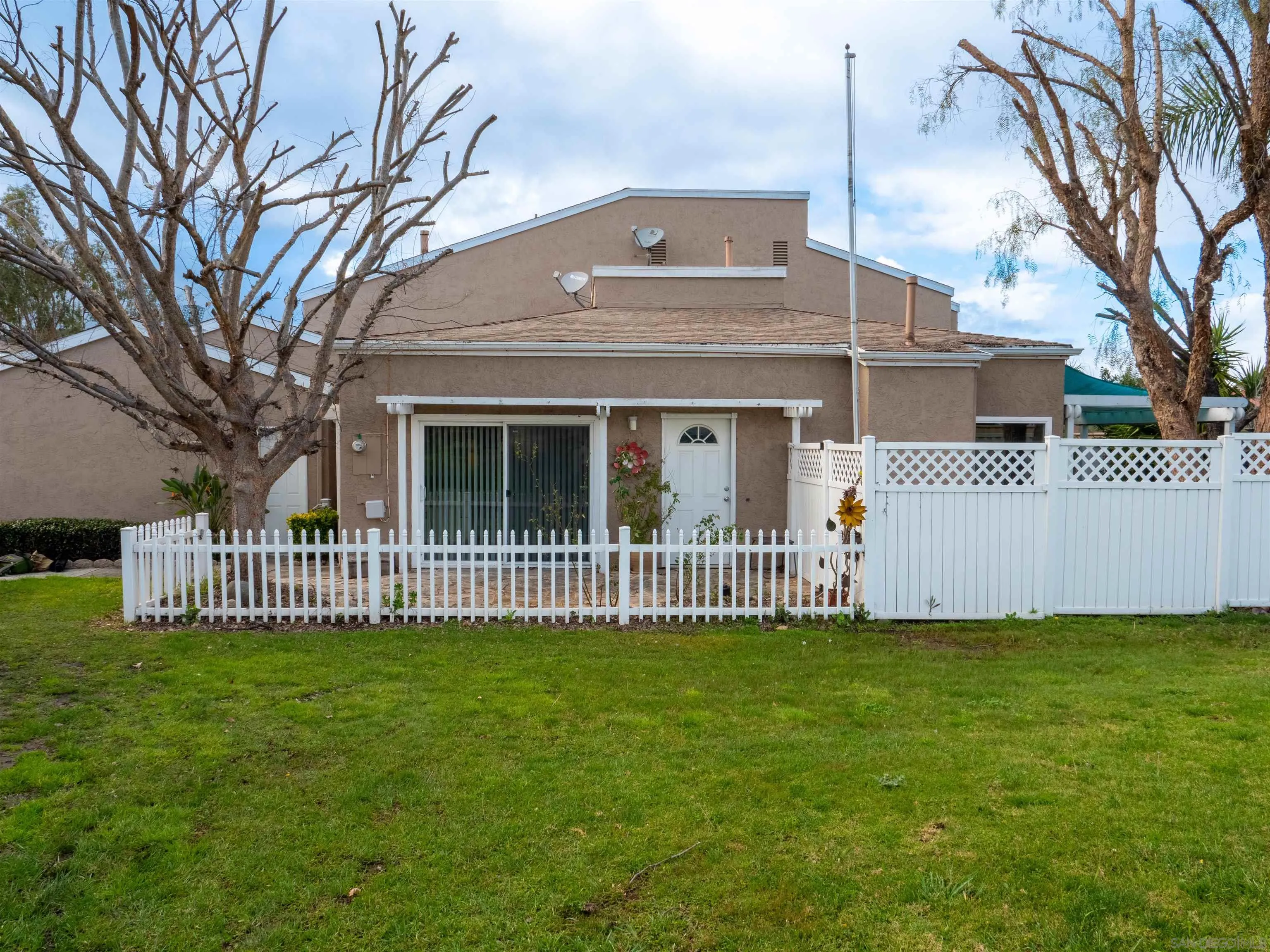 44511 La Paz Rd