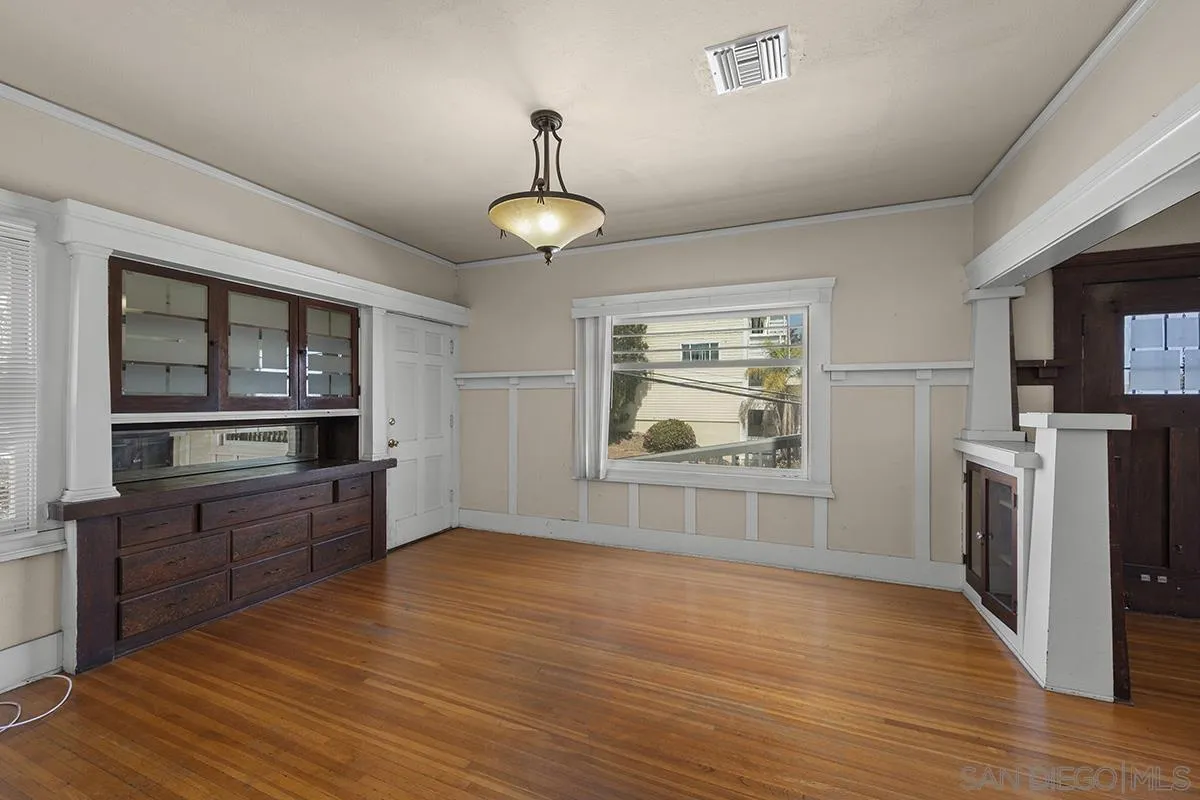 1821-25 Cypress Ave