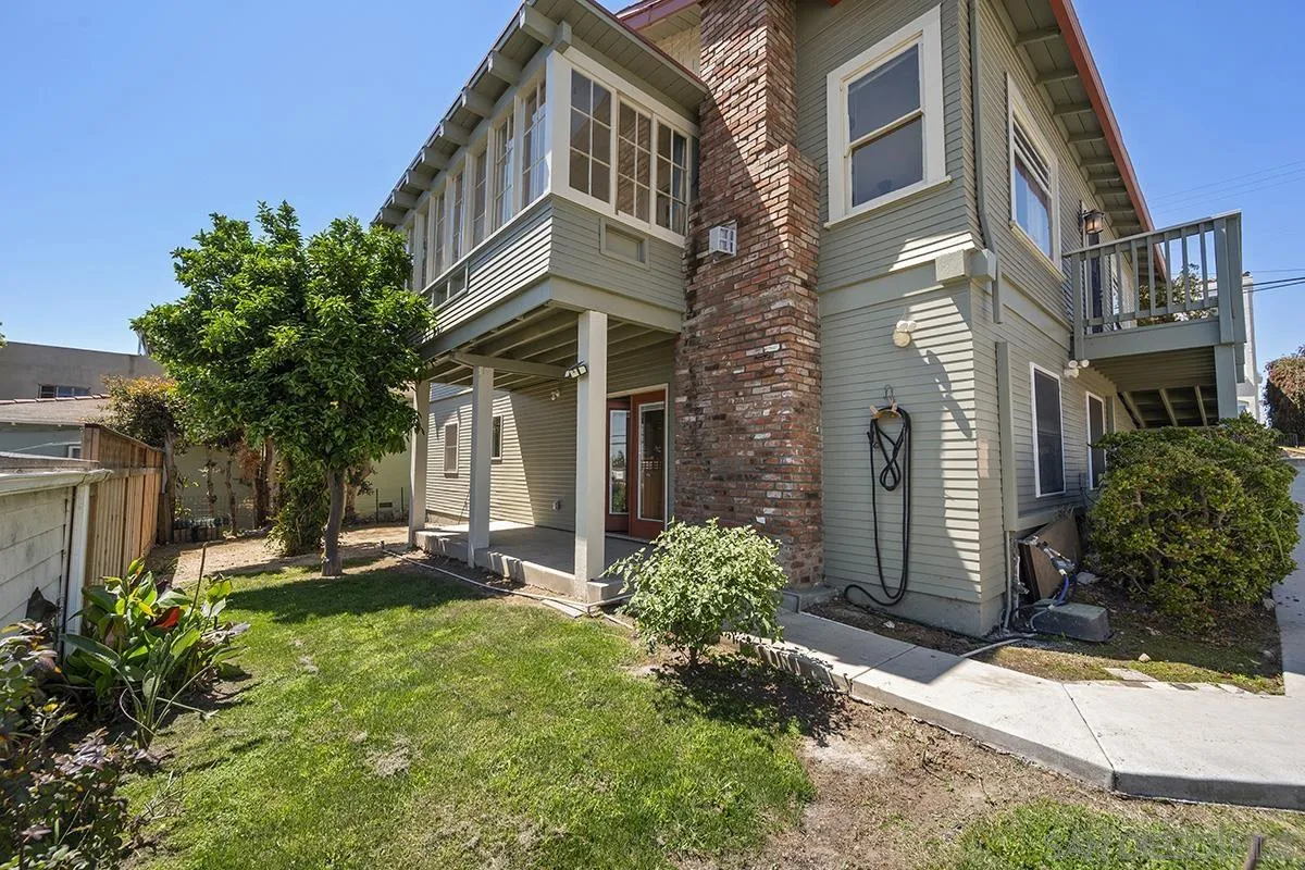 1821-25 Cypress Ave