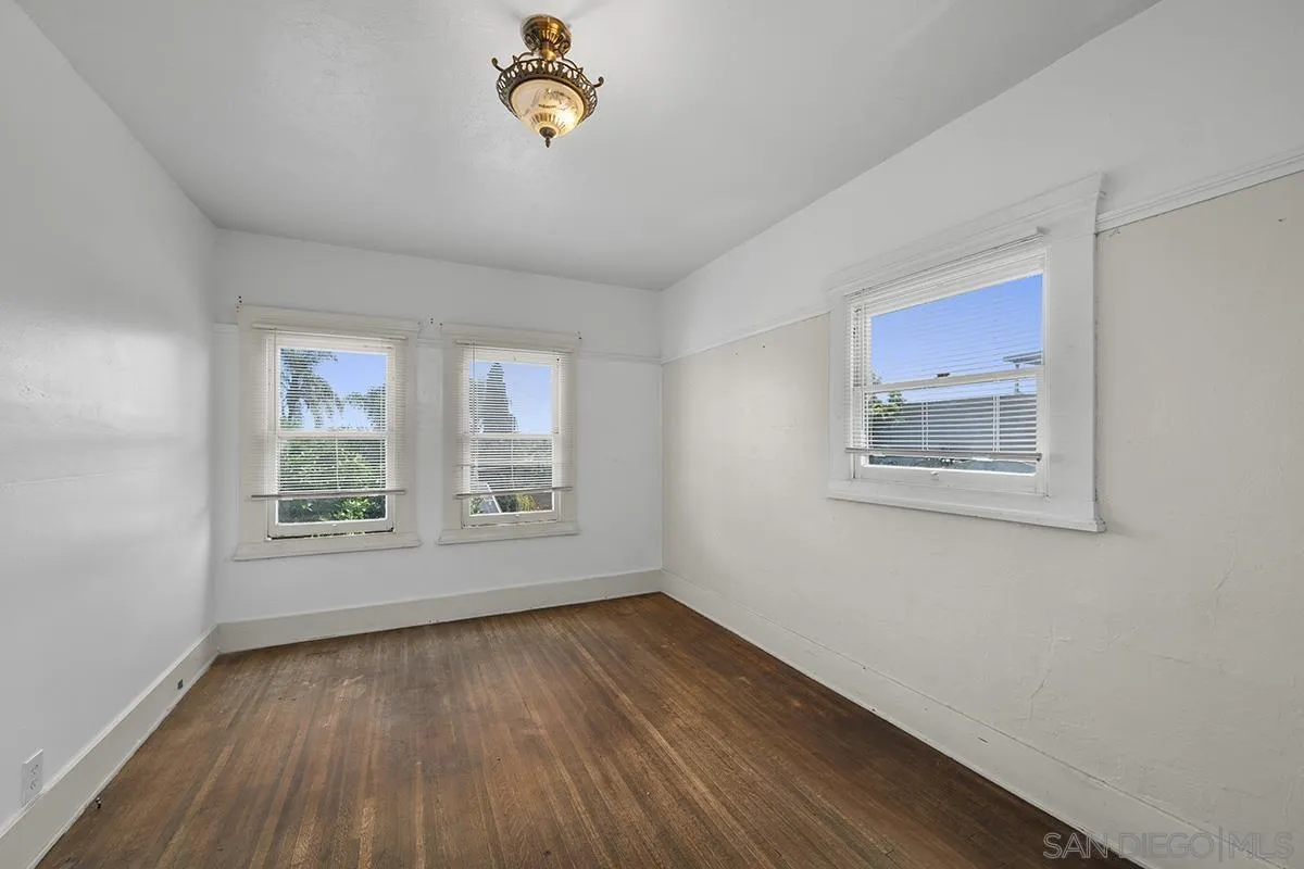 1821-25 Cypress Ave