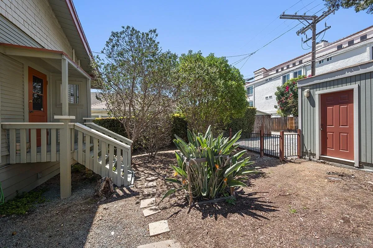 1821-25 Cypress Ave
