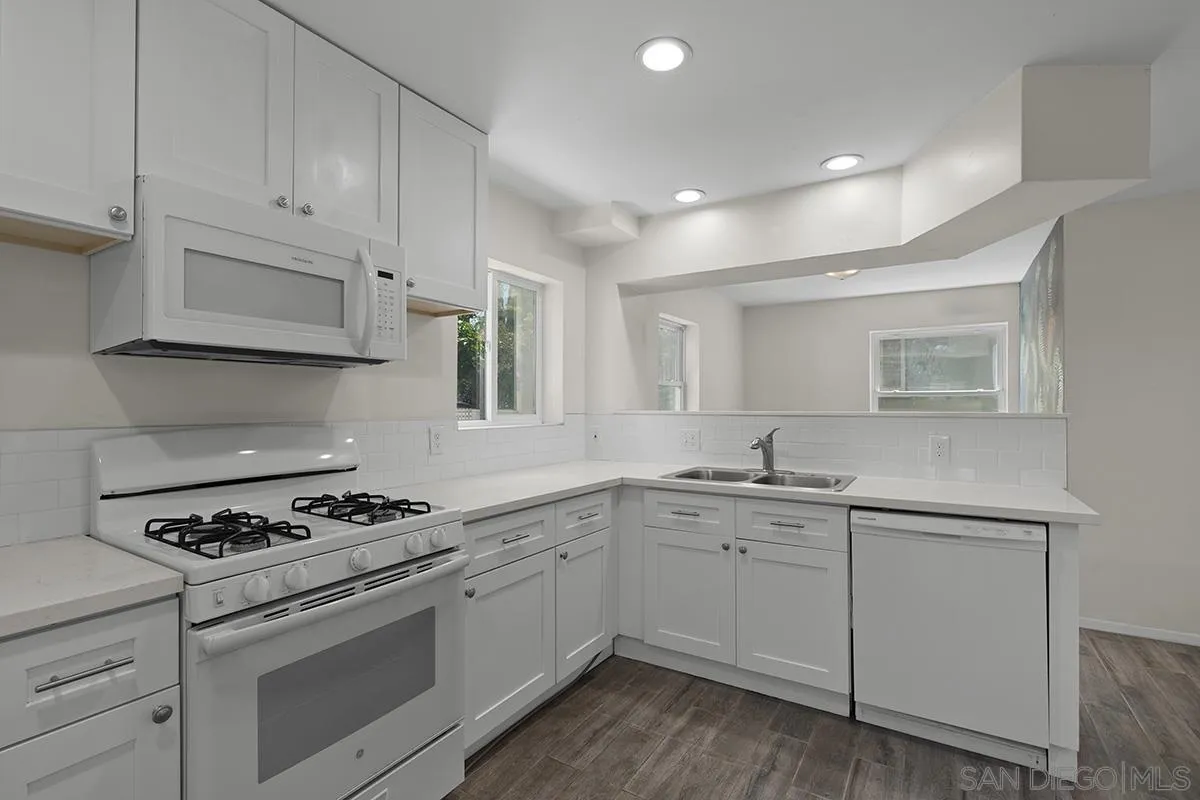1821-25 Cypress Ave