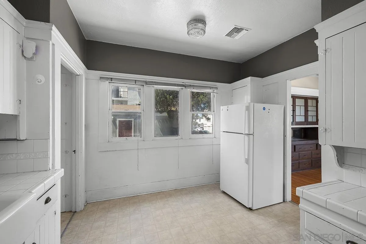 1821-25 Cypress Ave
