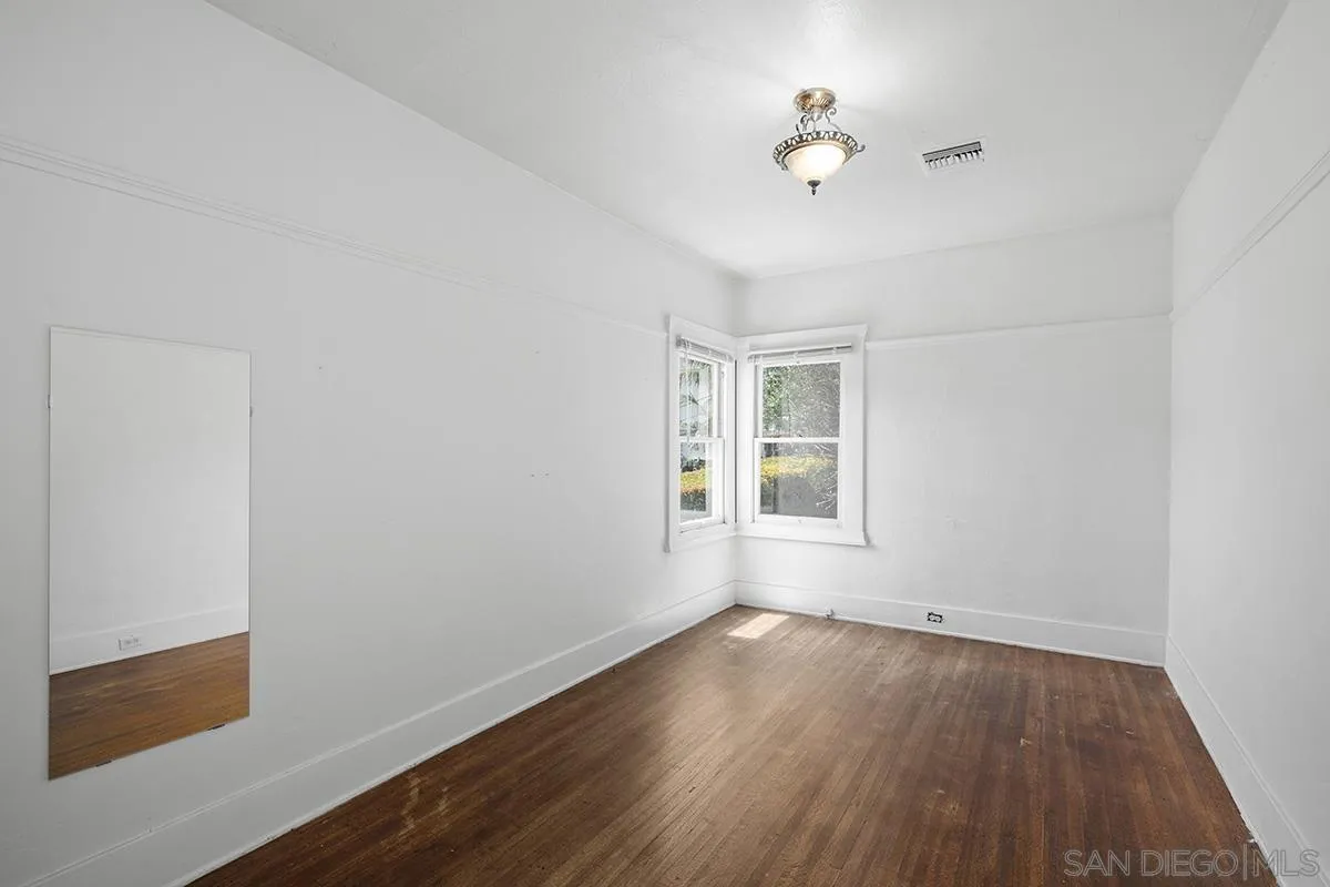 1821-25 Cypress Ave