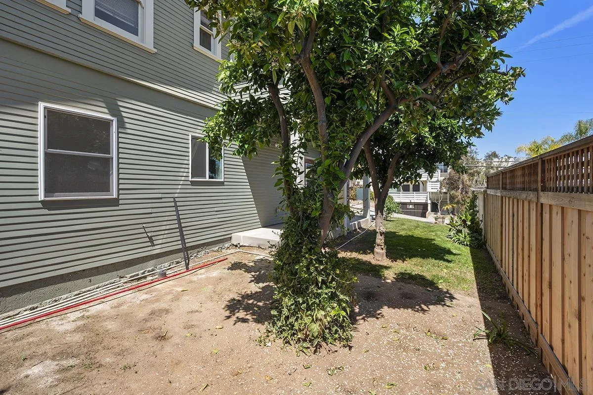 1821-25 Cypress Ave