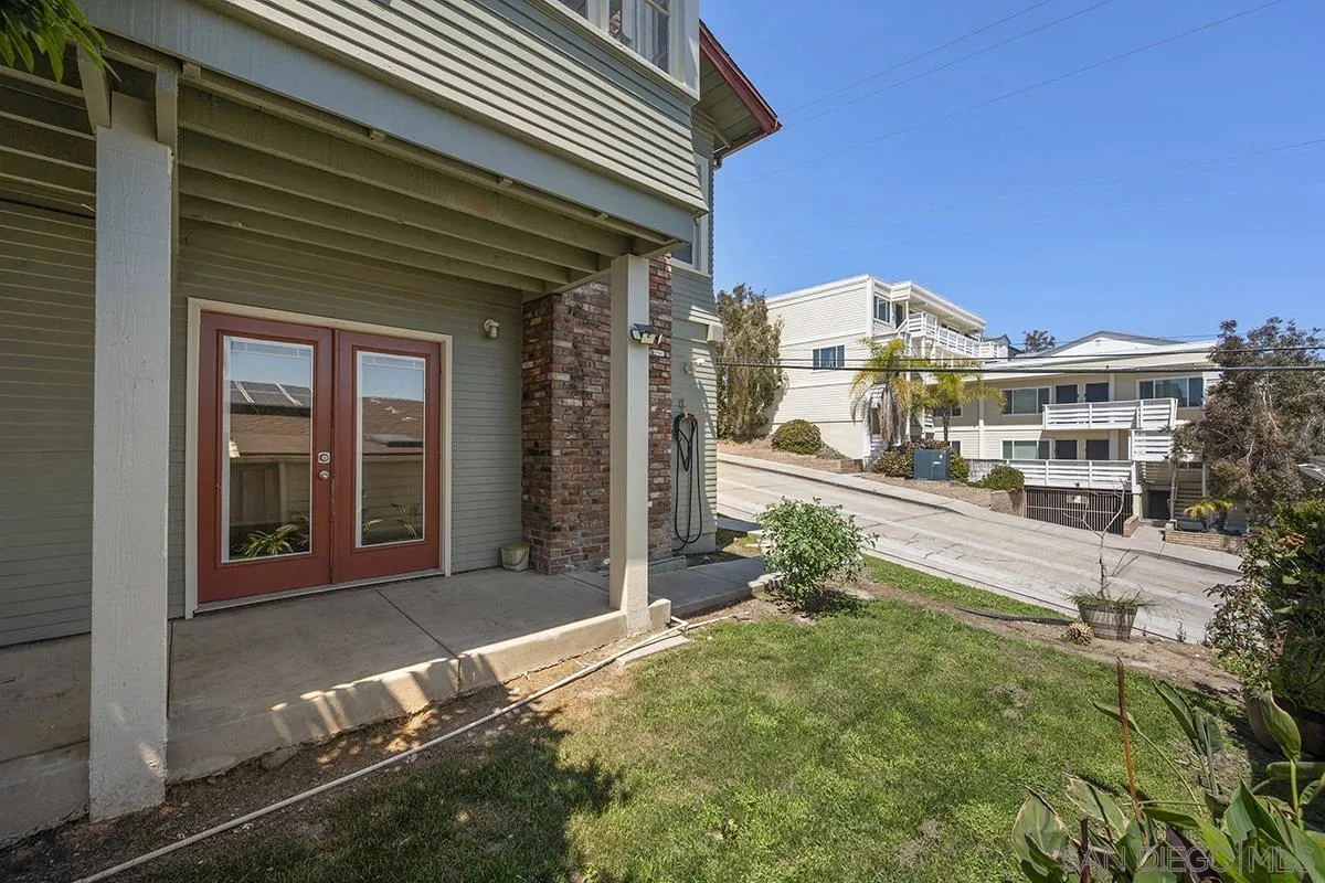 1821-25 Cypress Ave