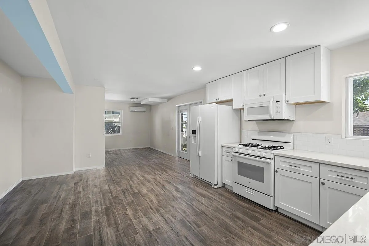 1821-25 Cypress Ave