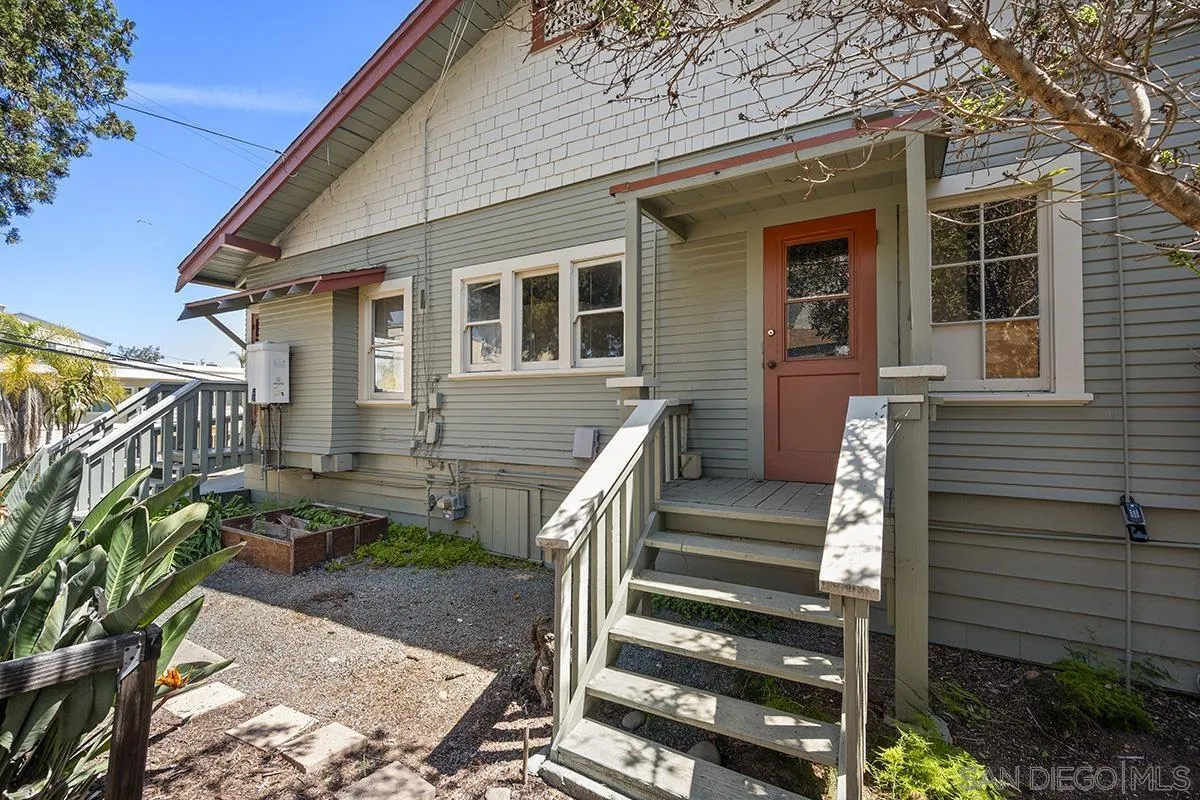 1821-25 Cypress Ave