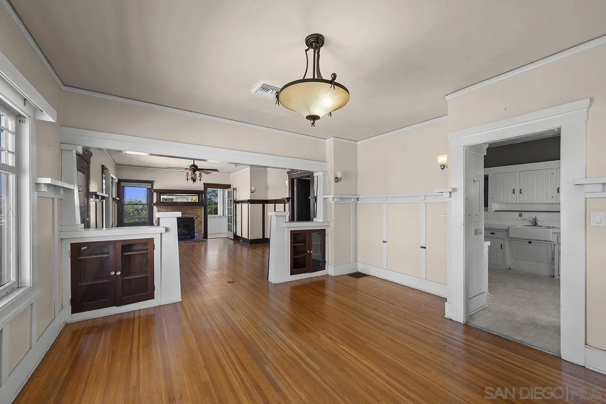 1821-25 Cypress Ave