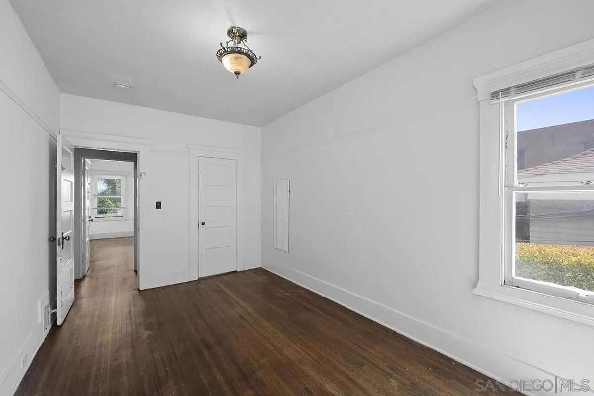 1821-25 Cypress Ave