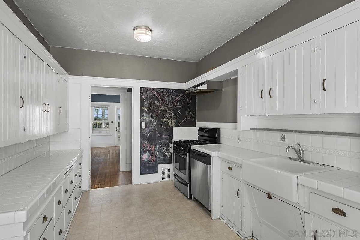 1821-25 Cypress Ave