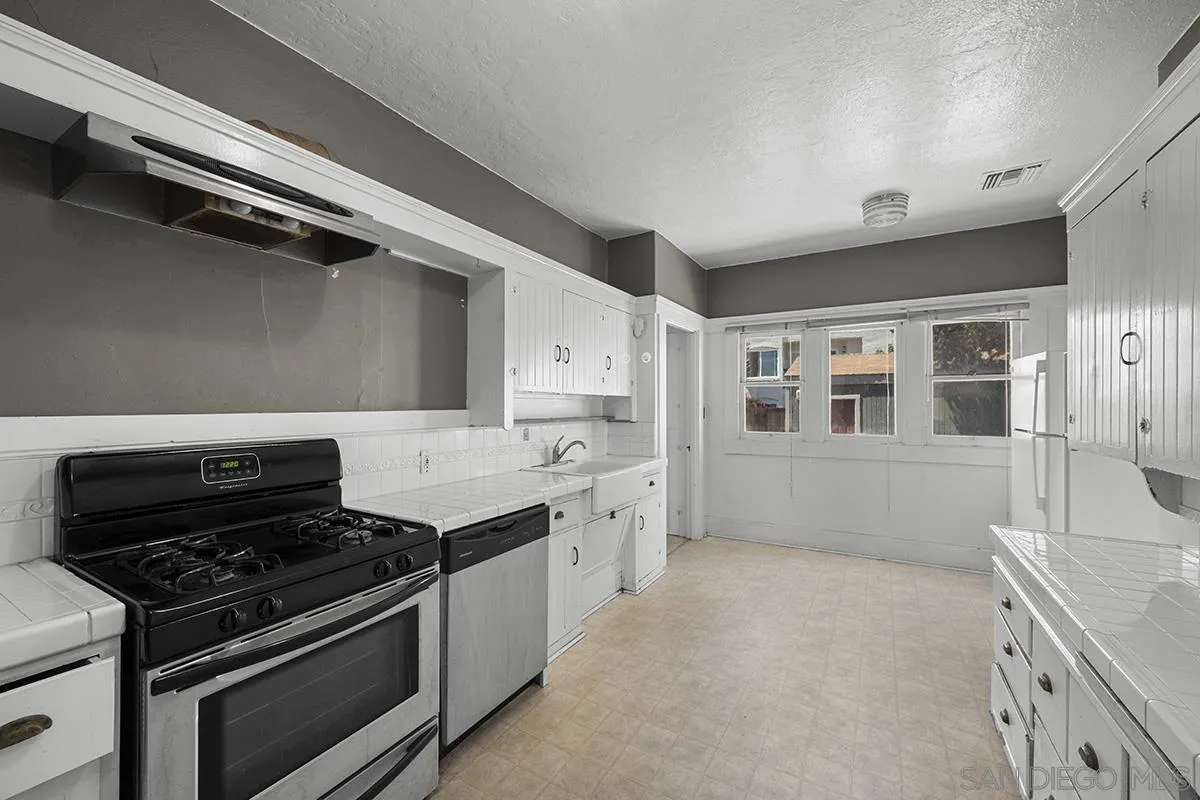 1821-25 Cypress Ave