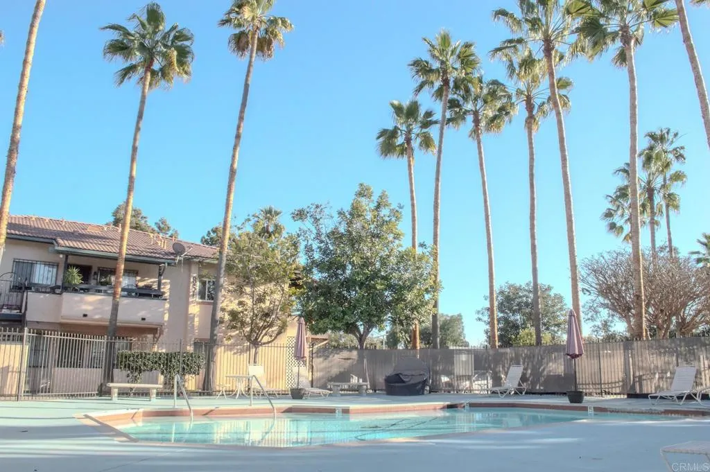 879 W San Ysidro Blvd Unit: 10