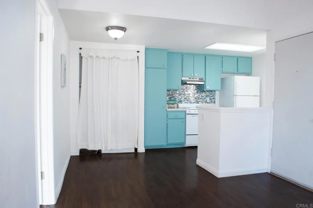 879 W San Ysidro Blvd Unit: 10